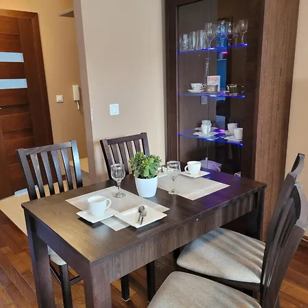 Tytus Z Klimatyzacja, Bezplatnym Parkingiem I Stacja Ev Ac 3,5kw *